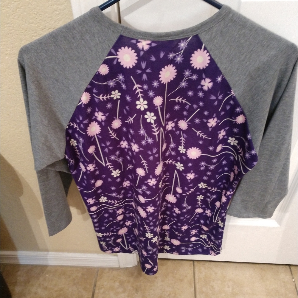 Women's Small Lularoe Shirt.